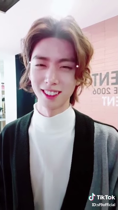 SF9’s Hwiyoung TikTok update ll Seriously Youngkyun what are you doing..😂😂