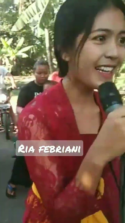 short cewek kebaya merah dengan suara yg khas #short #ria #dangdutjalanan #Lombok