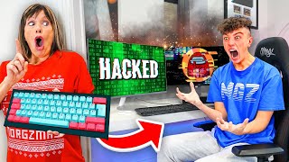 Wireless Keyboard Prank HACK on Morgz Playing Among Us...