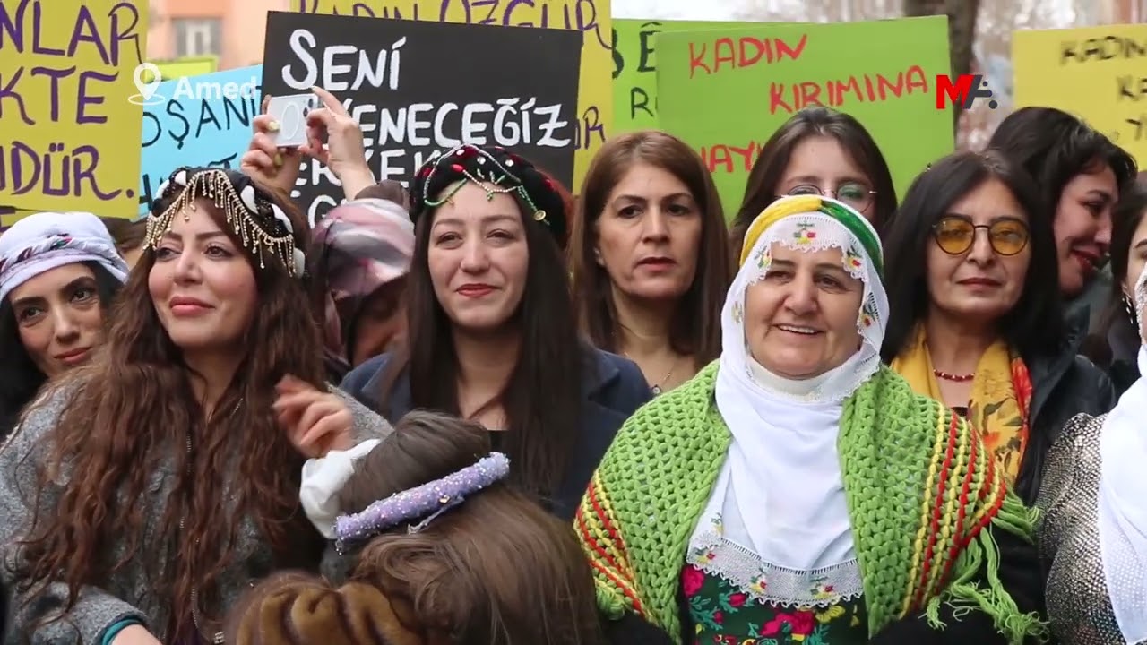 KADINLAR İSTASYON MEYDANI'NA YÜRÜDÜ