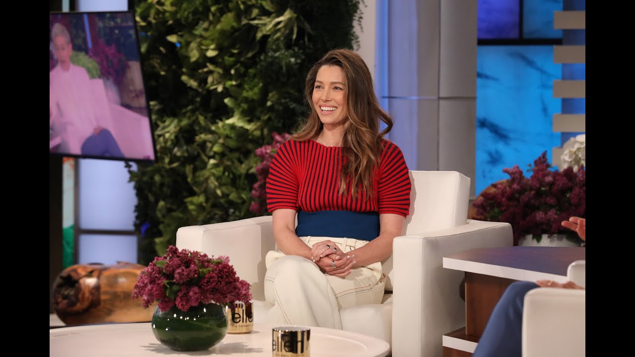 Jessica Biel rocks feathers for date with Justin Timberlake