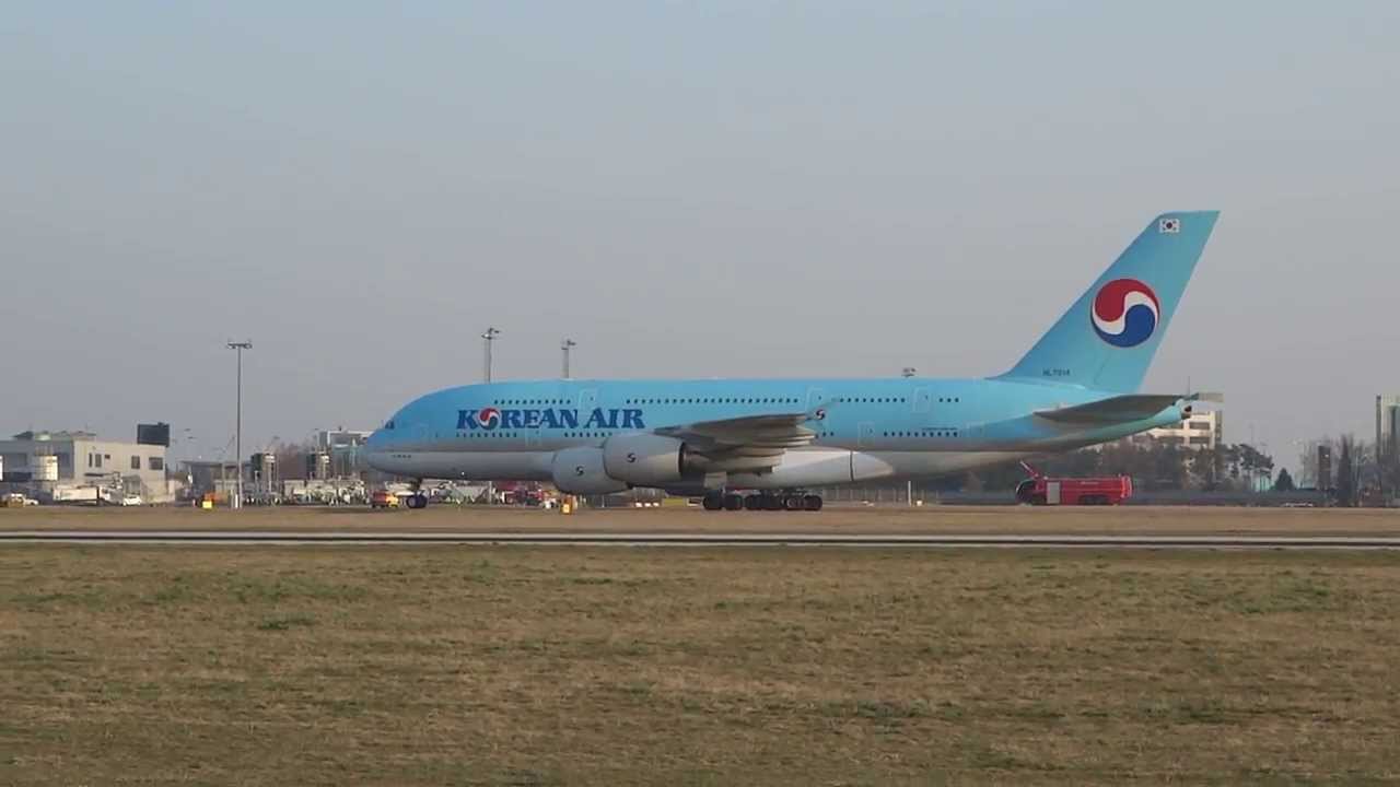 Airbus A380 Korean Air at Prague