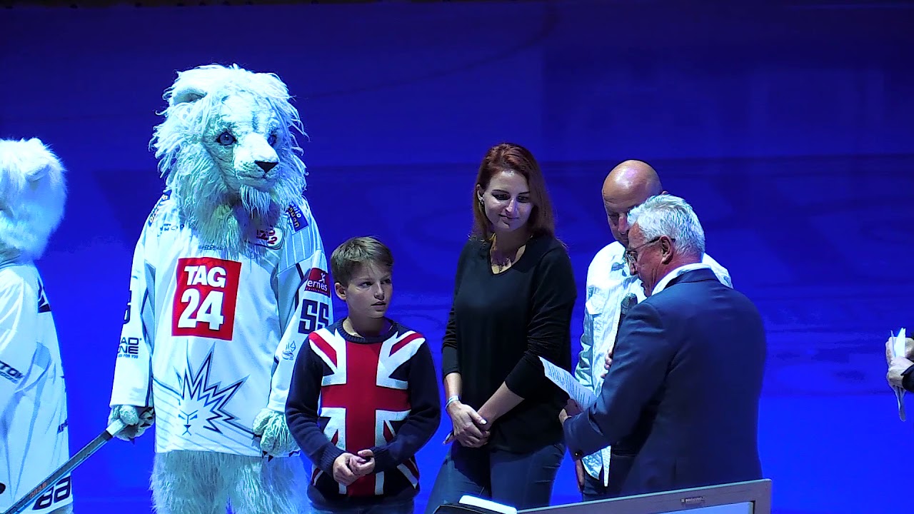 Bannerzeremonie Petr Sikora #22 | Dresdner Eislöwen | 17.09.2017