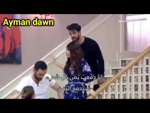 مقطع مؤثر يبكي حبيبته ويحضنها