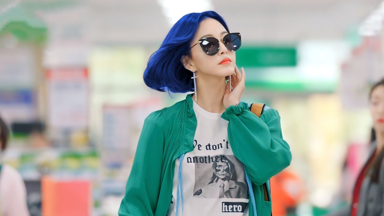 بتلاقي شاب فقير عايش فالشارع فبتقرر تحوله لنجم مشهور كل البنات بتجري وراه عشان ترتبط بيه ملخص مسلسل