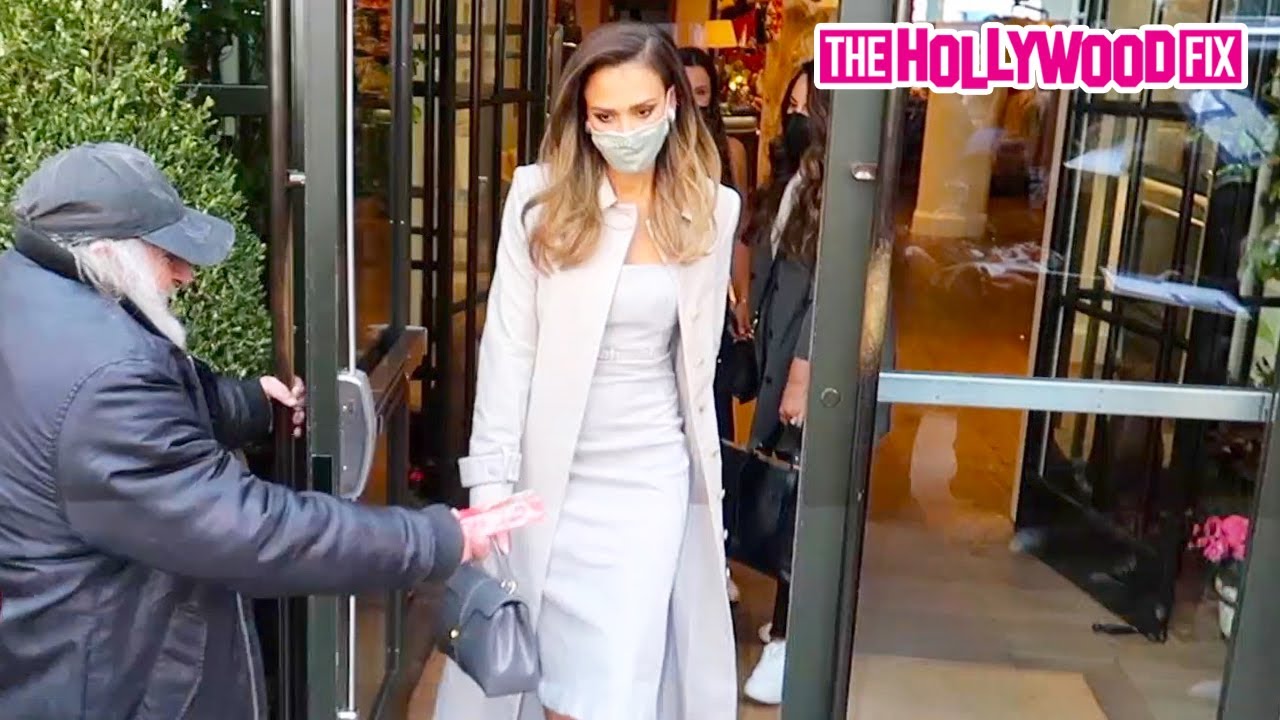 Jessica Alba Turns Down Candy From A Fan While Heading Out To The Tonight Show With Jimmy Fallon