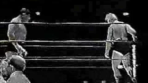 Dr. Jerry Graham vs Angelo Savoldi