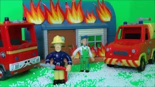Feuerwehrmann Fireman Sam And Penny Save Santas Sleigh At Mike Floods Workshop Fire