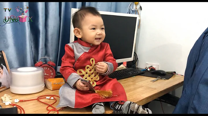 Unbox Áo dài gấm cách tân siêu dễ thương cho bé trai chơi TẾT