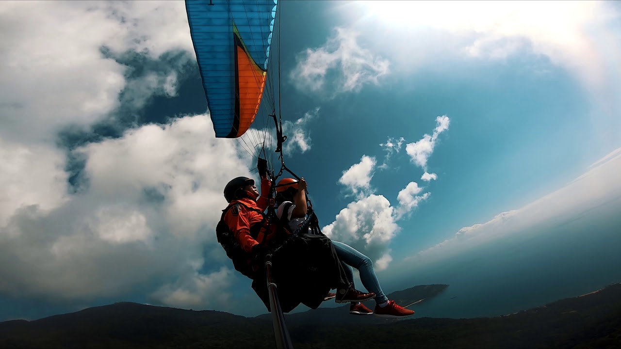 ⁣Ms Jenipher Tandem Paragliding in Son Tra Da Nang Viet Nam !!!! 4K