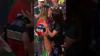 México 1-1 Rusia  2018 (kiss between girls)