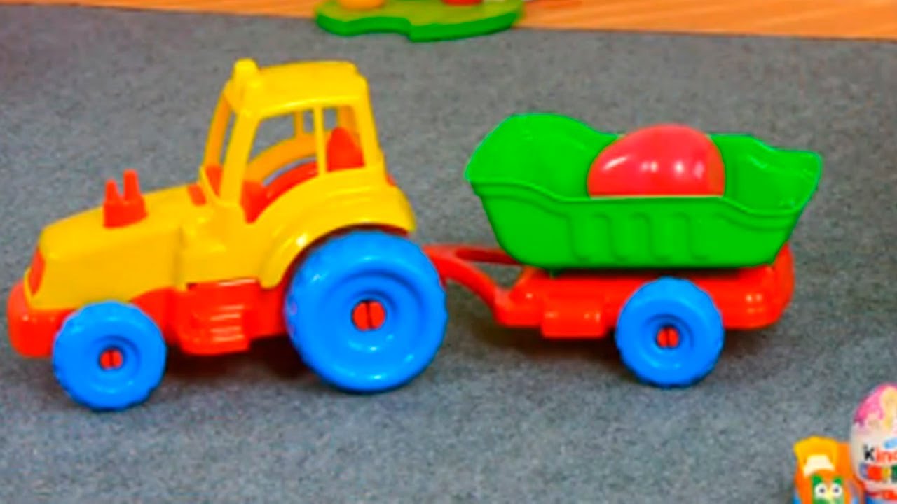  игрушечных тракторов
