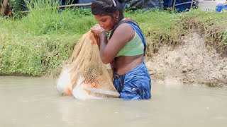 Amazing Village Women Net Fishing Mouni Hanshda