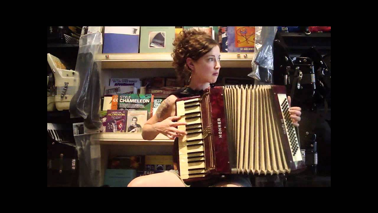 1110 - Dark Red Hohner Tango IIB LMM 80 $595 - YouTube