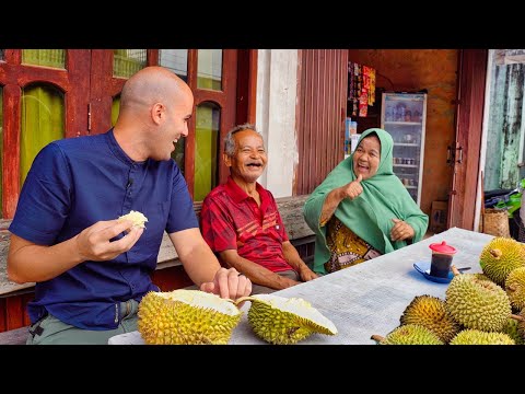 INDONESIA: This Is How They Treated Me In The Village - Indonesian street food in West Sumatra