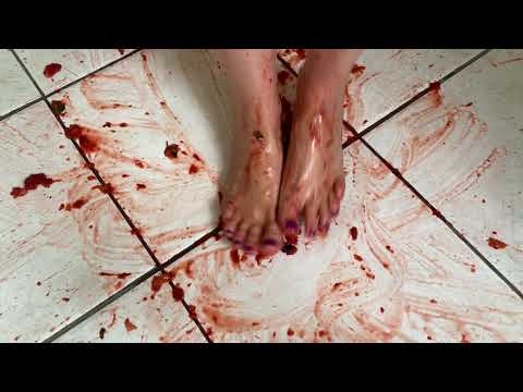 [4k] Barefoot Strawberry Crush | Bella Feet