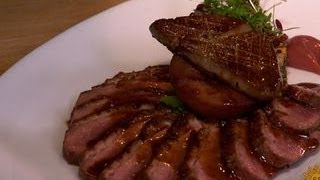 An empty plate is the starting point for any chef trying to present a
meal that feast eyes. correspondent erin moriarty of "48 hours"
watches exper...