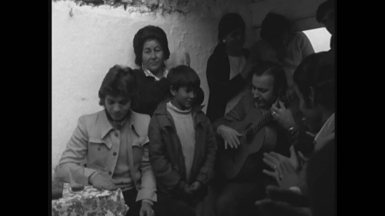 Camarón y su madre Juana cantando por bulerías.wmv