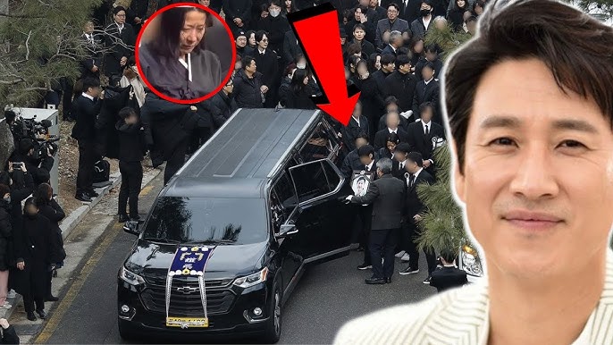 Public Funeral Lee Sun Kyun Wife Breaks Down In Tears At Parasite Star S Funeral