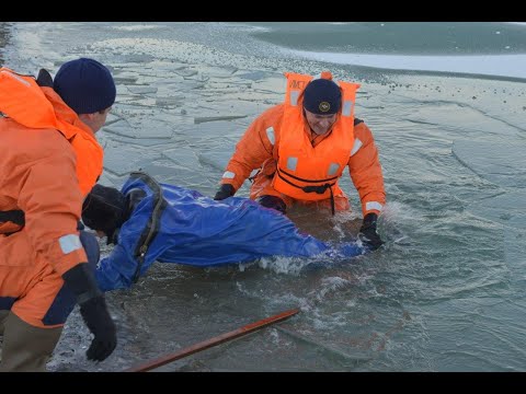 Мастер-класс от спасателей по спасению людей на льду
