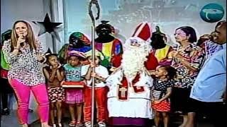 Applaus voor tante Irma van de Curacoase sinterklaas. Lol.