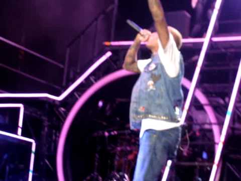 yeah 3x chris brown live @sd