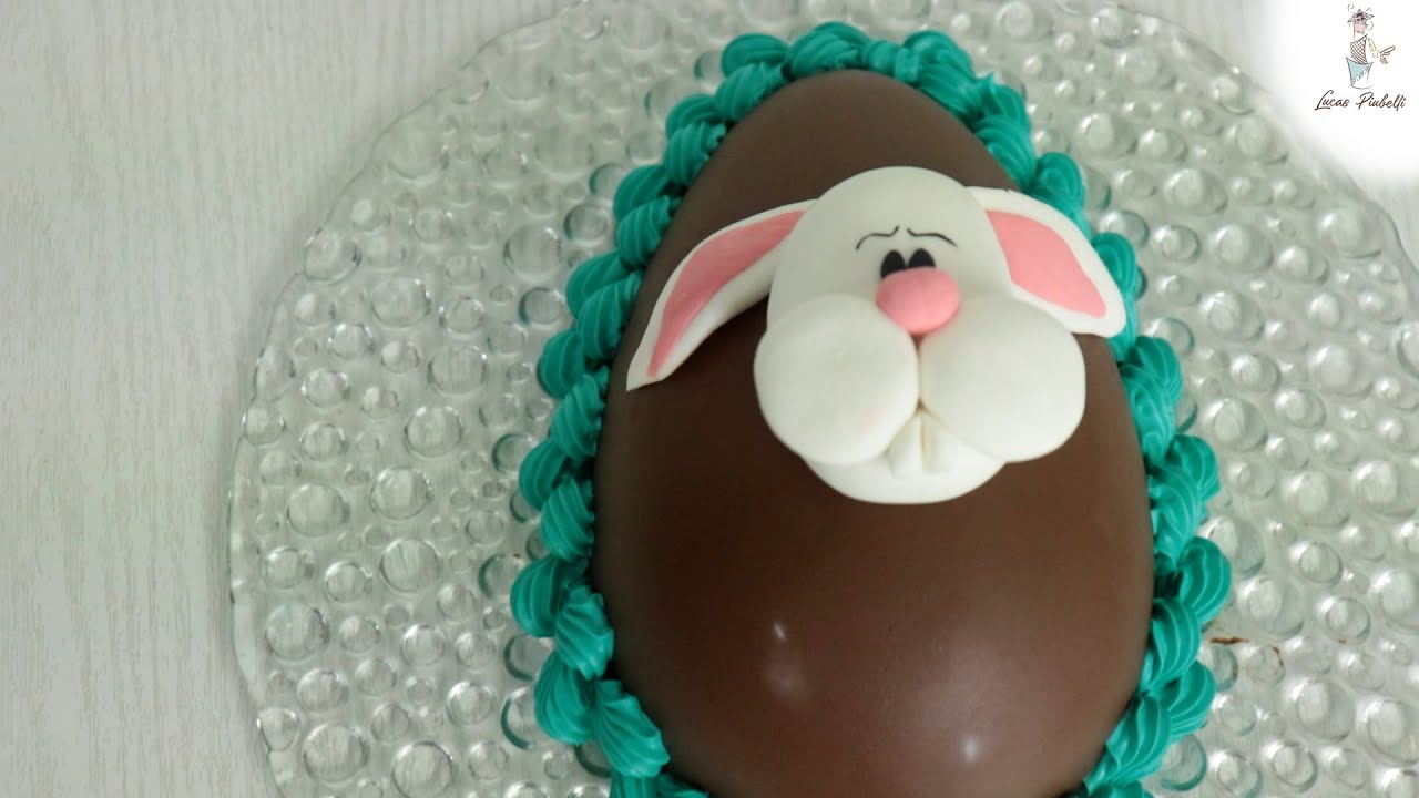 Pastel Huevo de Pascua decorado con conejito
