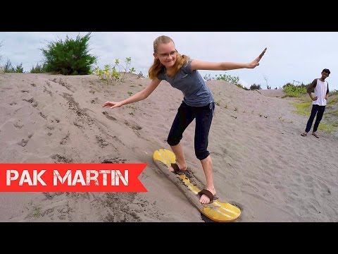 sandboarding-di-gumuk-pasir-parangtritis-yogyakarta