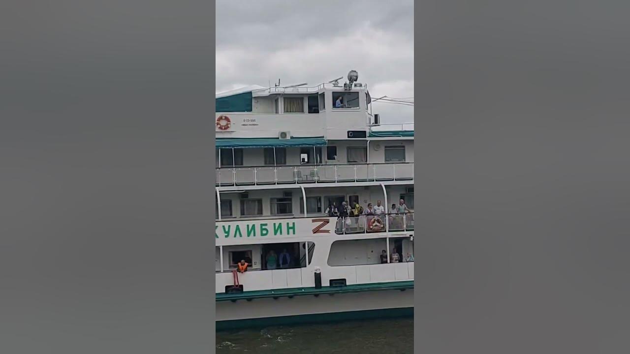 Теплоход механик Кулибин на Ленские столбы