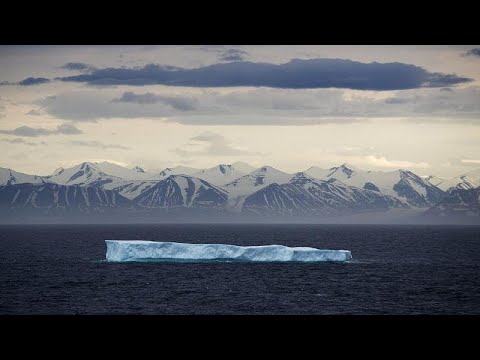 В Антарктике обнаружен "самый большой айсберг"