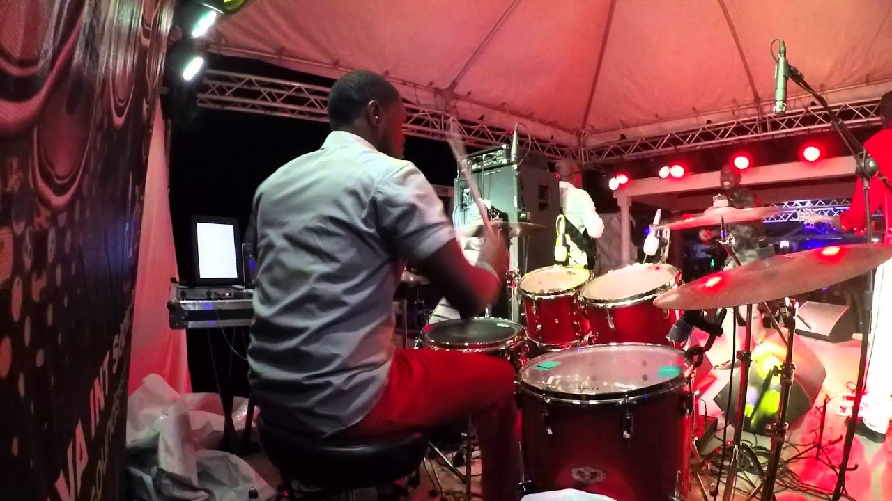 Javier Jarvis with Tian Winter iConic @ Signature 2