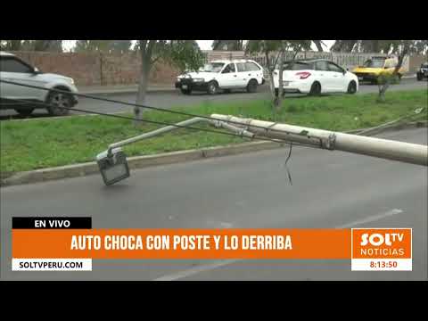 Video: Trujillo: auto choca con poste y lo derriba en Av. Jesús de ...