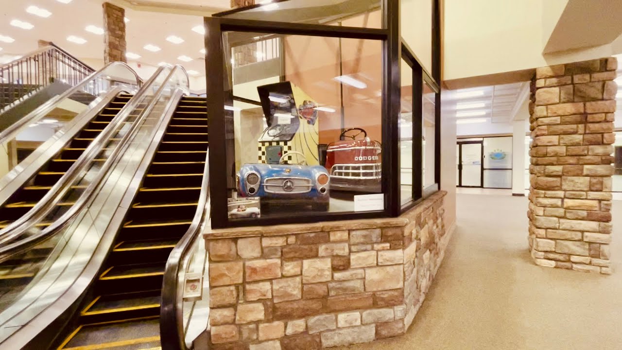 Park Fair Mall (Де-Мойн, Айова) — закрытый торговый центр под торговым центром