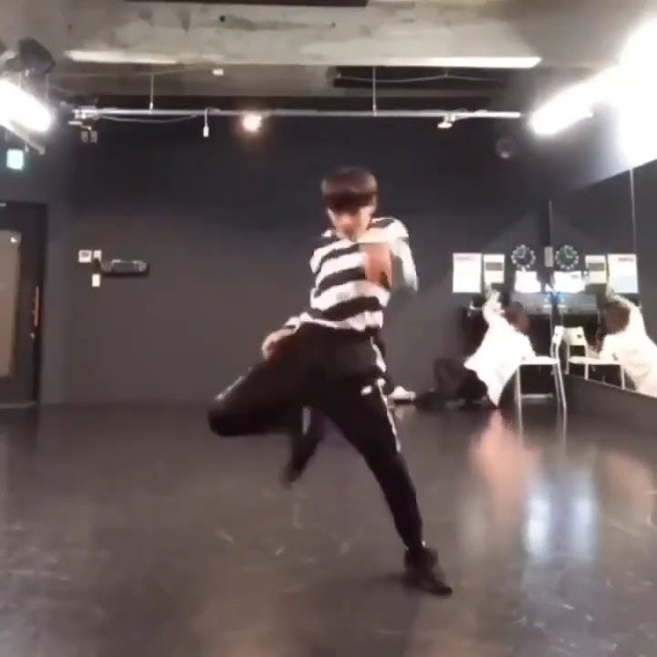 Enhypen pre-debut  Niki dancing NCT U ‘BOSS’