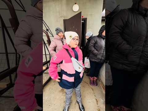 Я так БОЮСЬ, что даже ногу свело! Вика хотела планшет с компьютером на свой день рождения!
