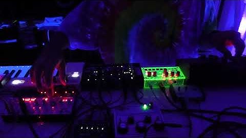 random techno 003 microgranny with breakloop, volca bass, mother-32, tek.drum, bastl thyme looping