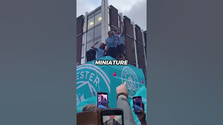 JACK GREALISH ALMOST FELL DURING MANCHESTER CITY'S TROPHY PARADE 🤯 #football #shorts