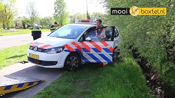Politieauto in de sloot langs Schijndelsedijk