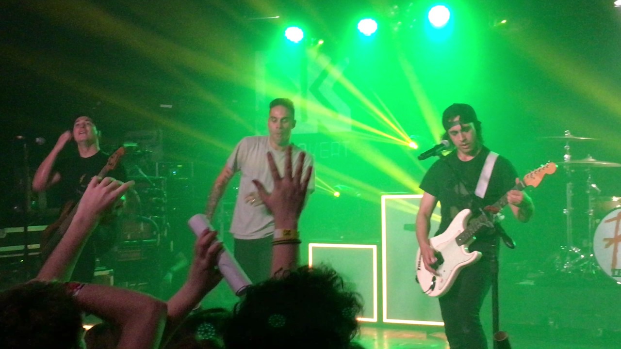 Pierce The Veil - Tangled In The Great Escape LIVE @ Dürer Kert