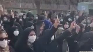 Iranian Teachers Demand Better Pay In &#39;Power Of The Pen&#39; Protest