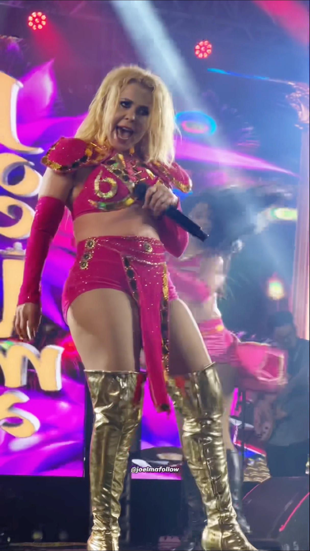 Joelma cantando Merengue Sensual