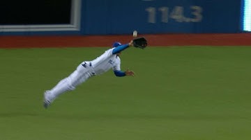 CIN@TOR: Carrera makes a sprawling catch in the gap