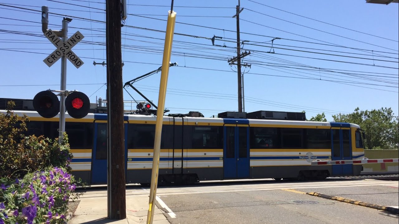 6-22-2017-26th-avenue-railroad-crossing-sacramento-light-rail-blue