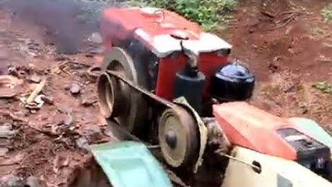 Xe công nông 2 cầu lên dốc trời mưa bị mắc lây