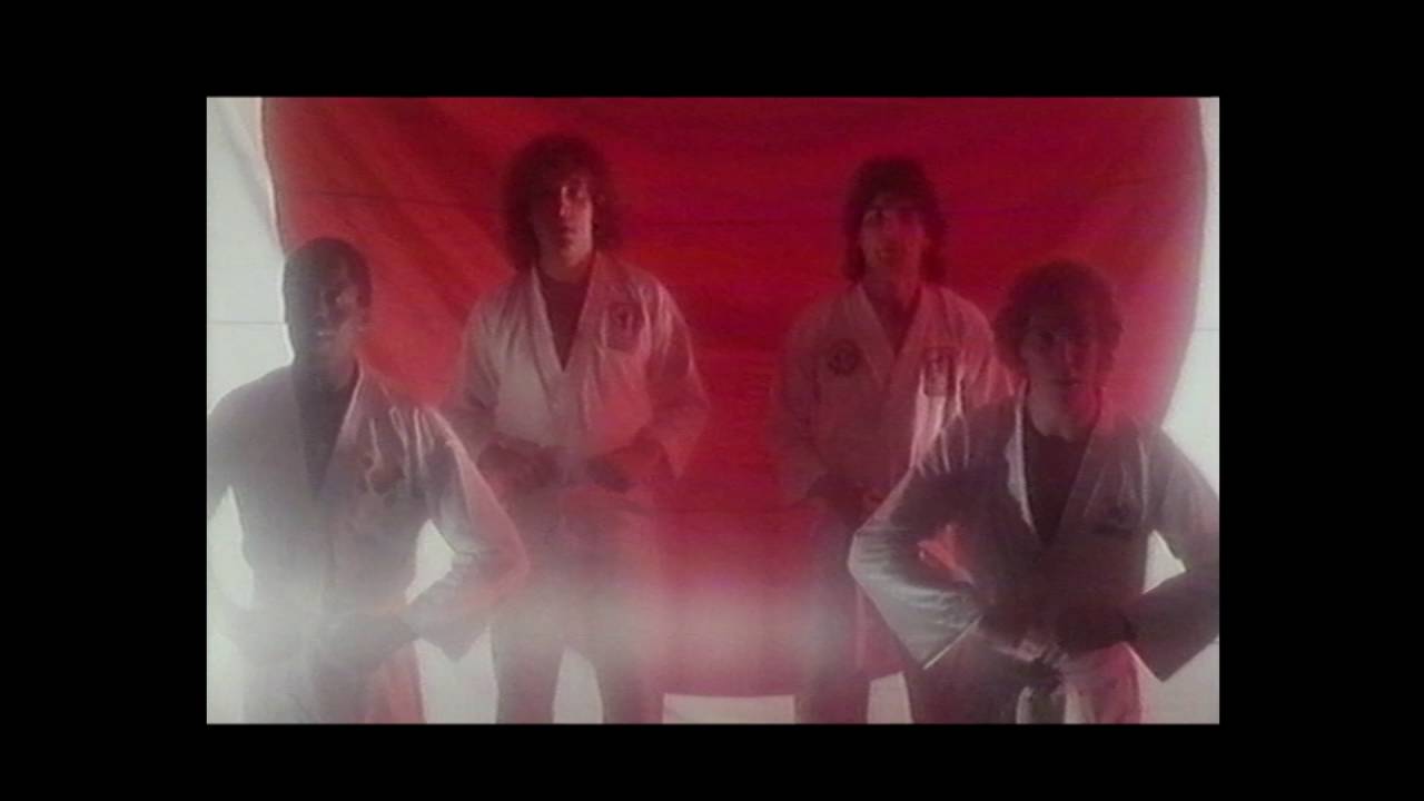 Guarda TOKYO - Invisible 1982 su YouTube Guarda TOKYO - Invisible 1982 su YouTube