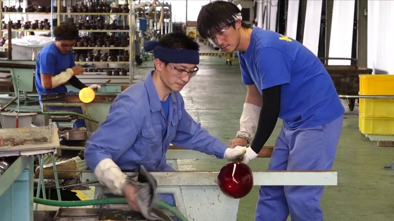 KAGAMI CRYSTAL- FLOWER VASE - YouTube