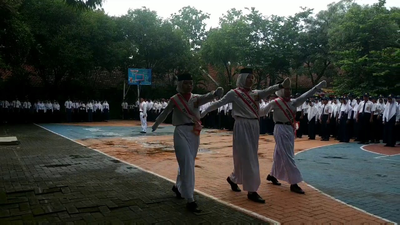Upacara Hari Senin SMPN 6 - YouTube