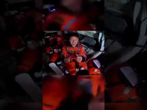 Video i Navy Divers accolgono gli astronauti di Artemis II di ritorno dalla Luna