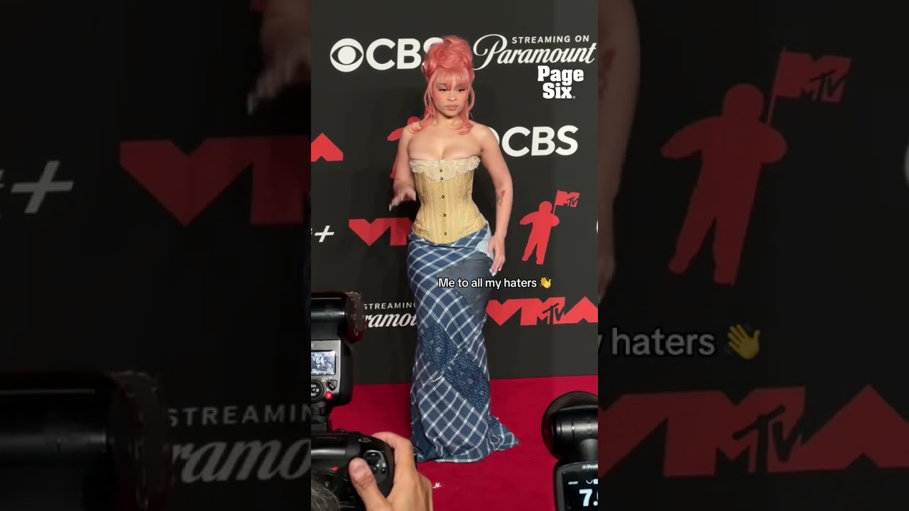 Ice Spice ATE and left no crumbs on the 2025 VMAs red carpet ✨ 
