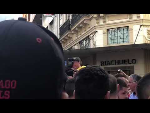 Bolsonaro interrompe ato de campanha após ser esfaqueado